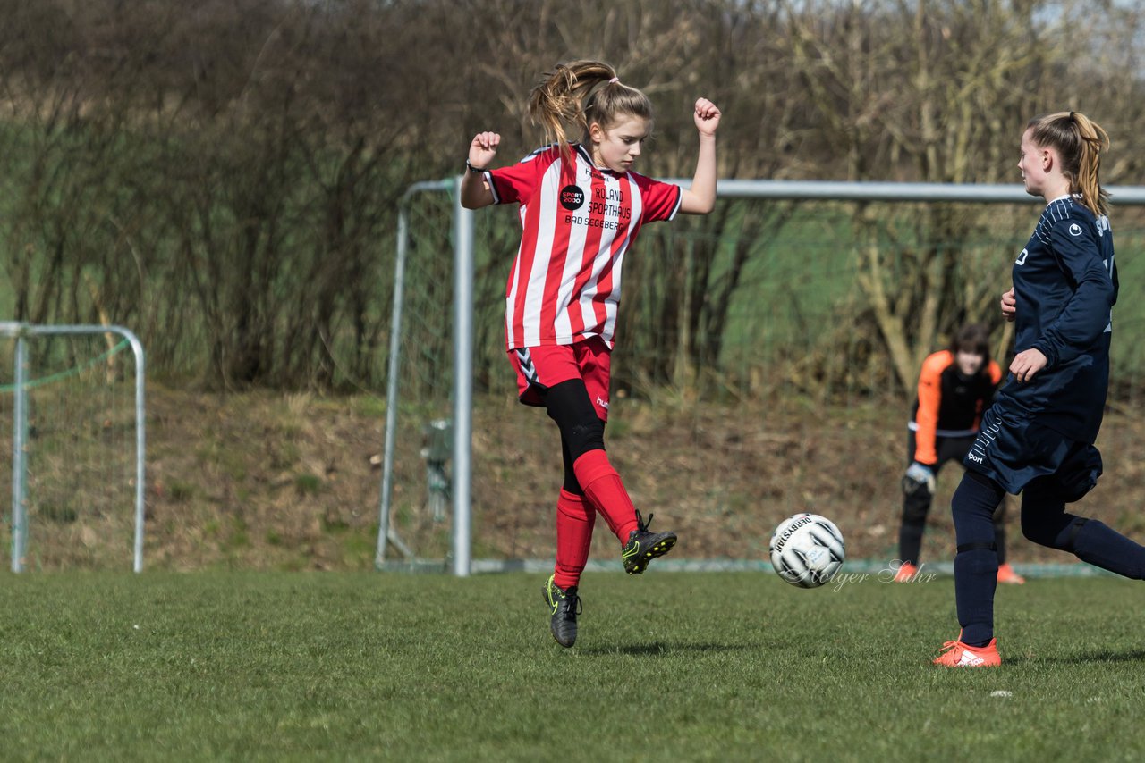 Bild 83 - C-Juniorinnen TSV Zarpen - TuS Tensfeld : Ergebnis: 2:1